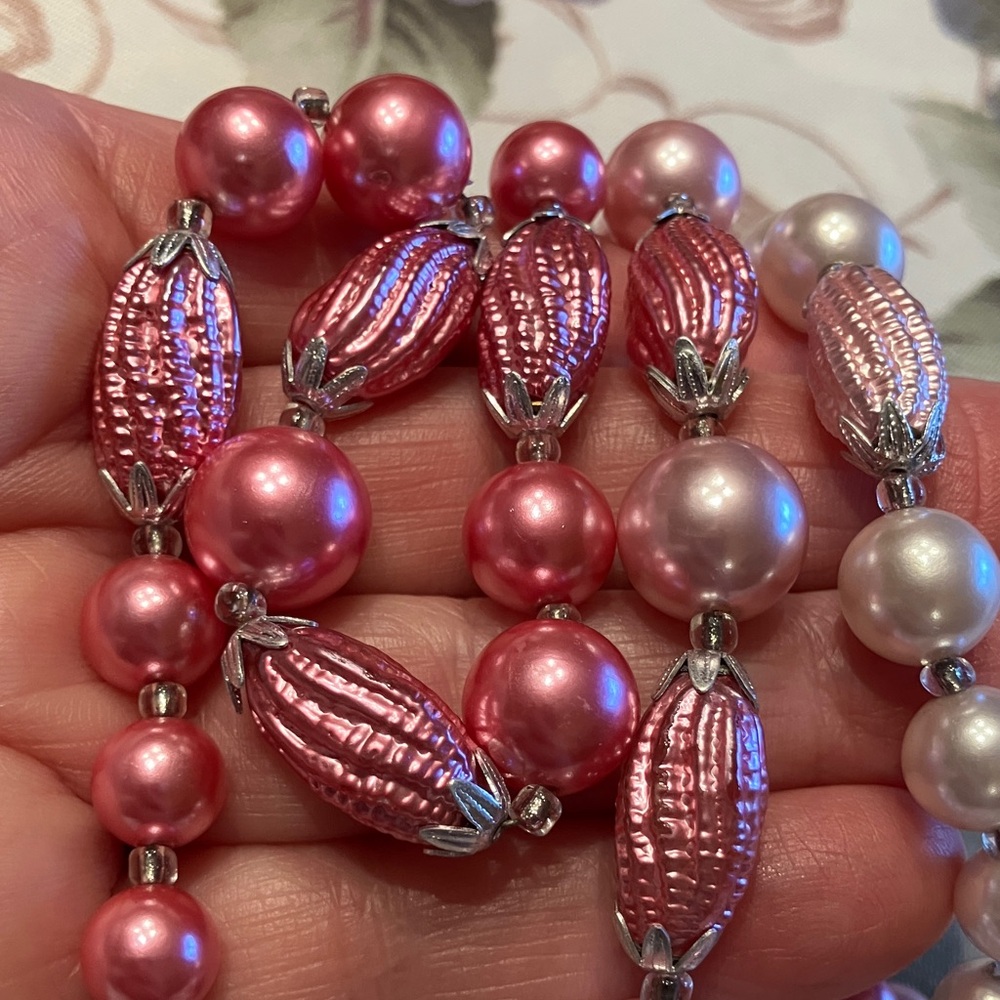 JAPAN SIGNED FOUR STRAND OF GORGEOUS FAUX PEARLS PINK BEADS AND BEAD CAPS - Picture 17 of 17